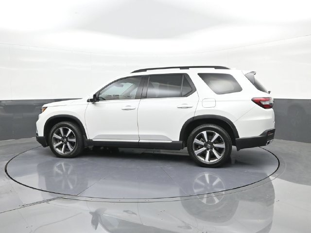 Certified 2024 Honda Pilot Touring image 5