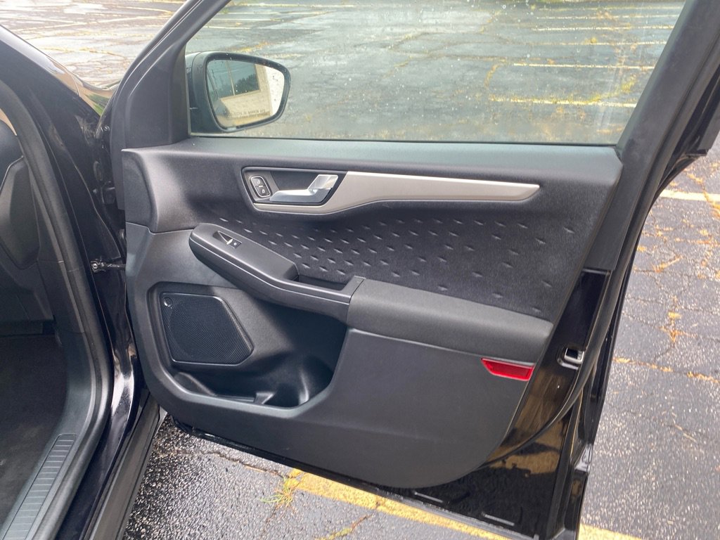Used 2020 Ford Escape SE image 24