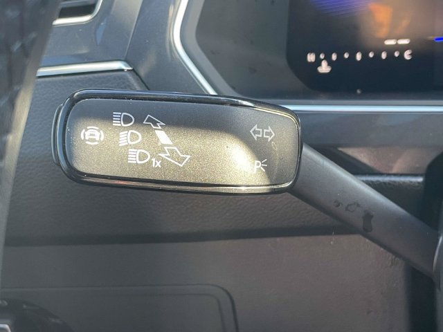 Certified 2023 Volkswagen Tiguan SE R-Line FWD image 24