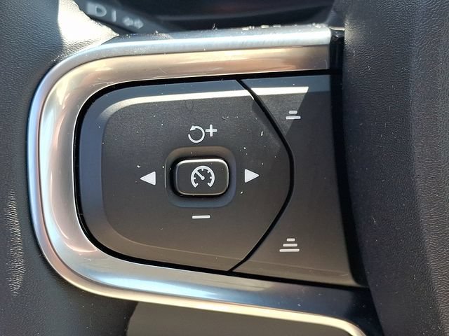 Certified 2025 Volvo XC40 B5 Ultra AWD/4WD image 24