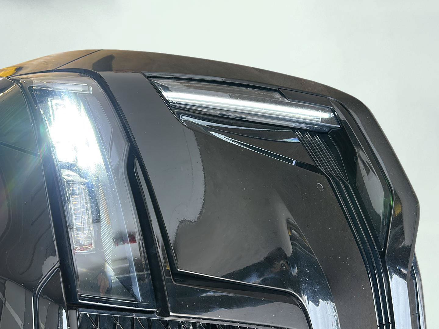 Used 2024 Cadillac Escalade Sport AWD/4WD image 2