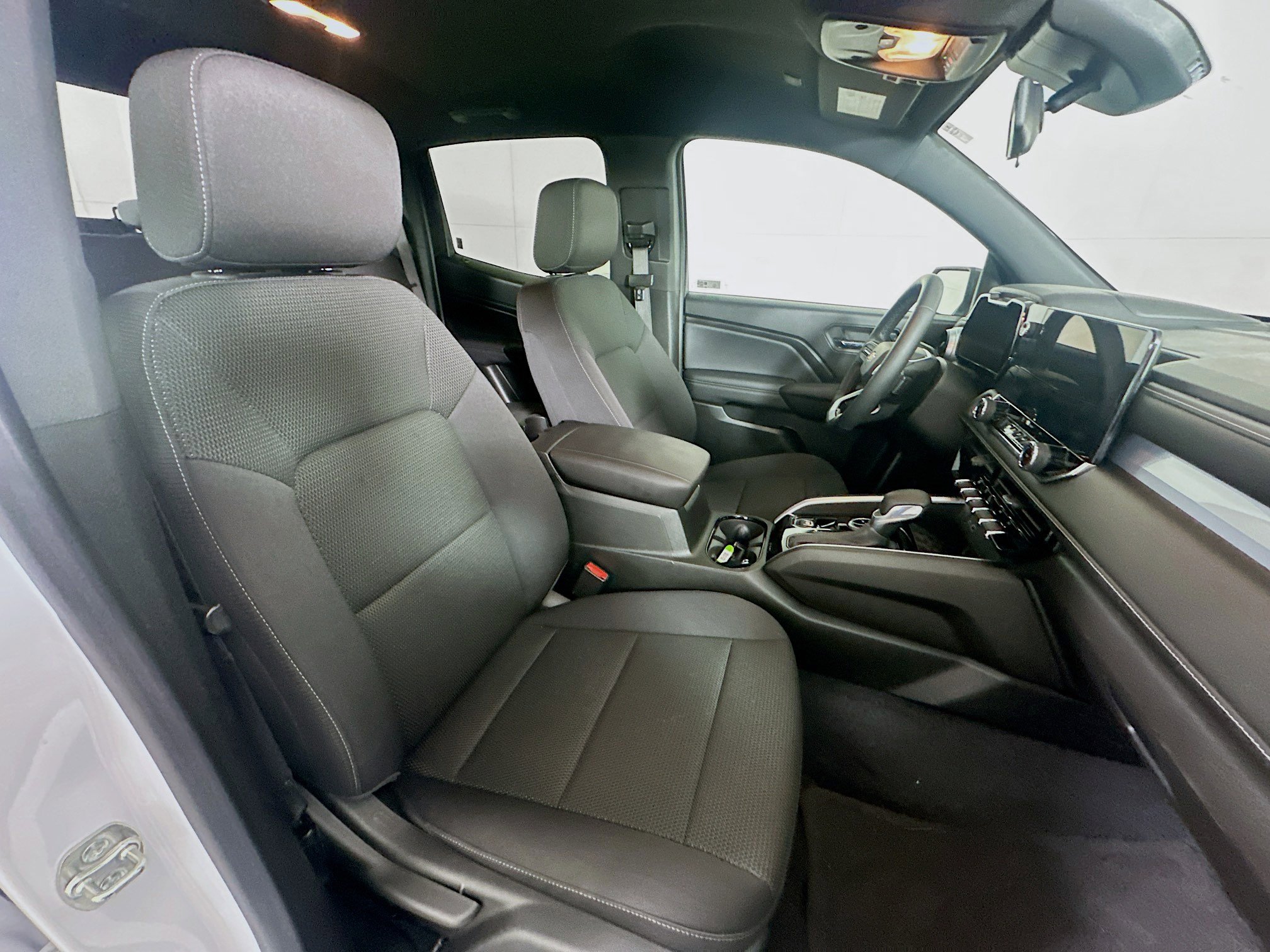 Used 2024 Chevrolet Colorado LT image 29