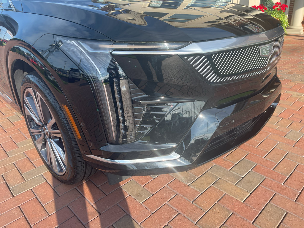 Used 2025 Cadillac Optiq Luxury 2 AWD/4WD image 4