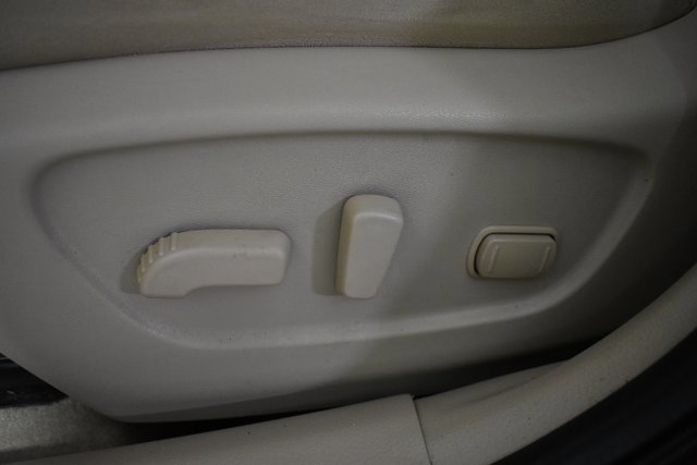 Used 2015 Nissan Rogue SV image 12