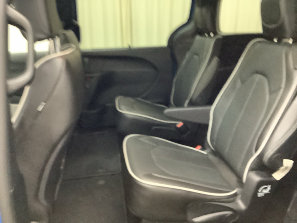 New 2027 Chrysler Pacifica Limited FWD image 23