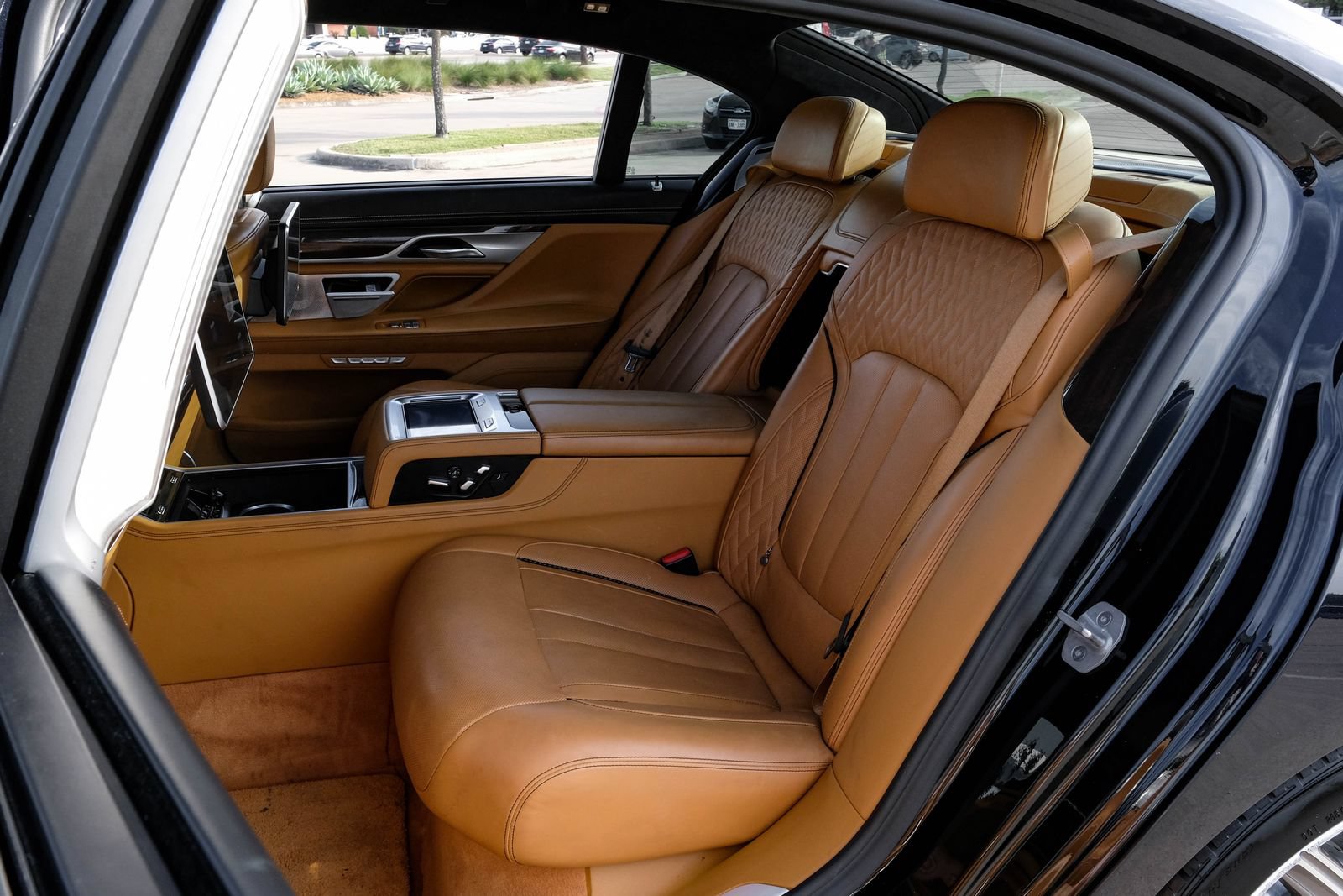Used 2018 BMW M760i xDrive AWD/4WD image 41