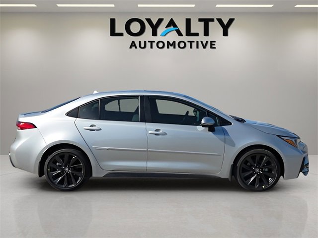 Used 2025 Toyota Corolla SE w/ SE Premium Package image 6