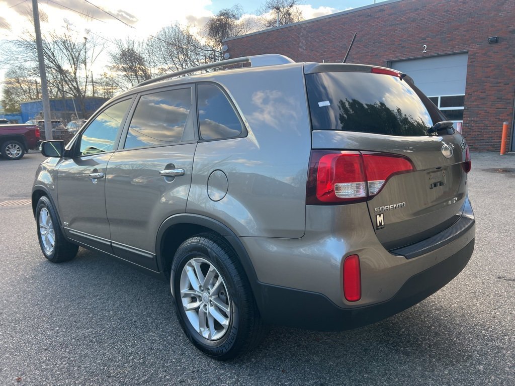 Used 2015 Kia Sorento LX image 3