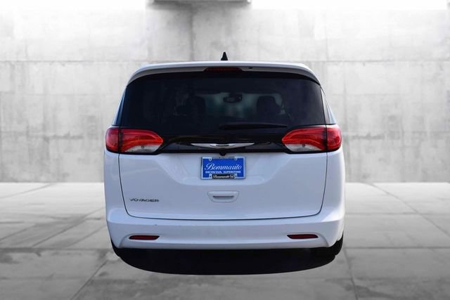 Used 2024 Chrysler Voyager LX image 6
