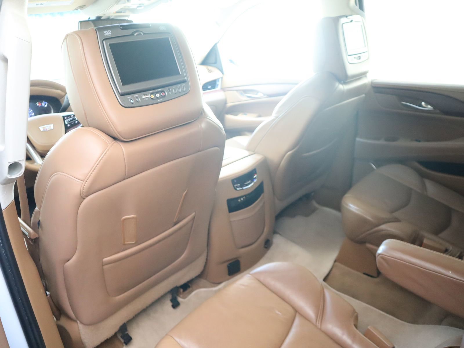 Used 2016 Cadillac Escalade Platinum AWD/4WD image 45