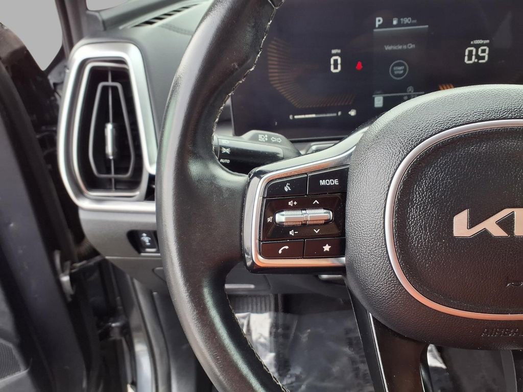 Used 2024 Kia Sorento S image 11