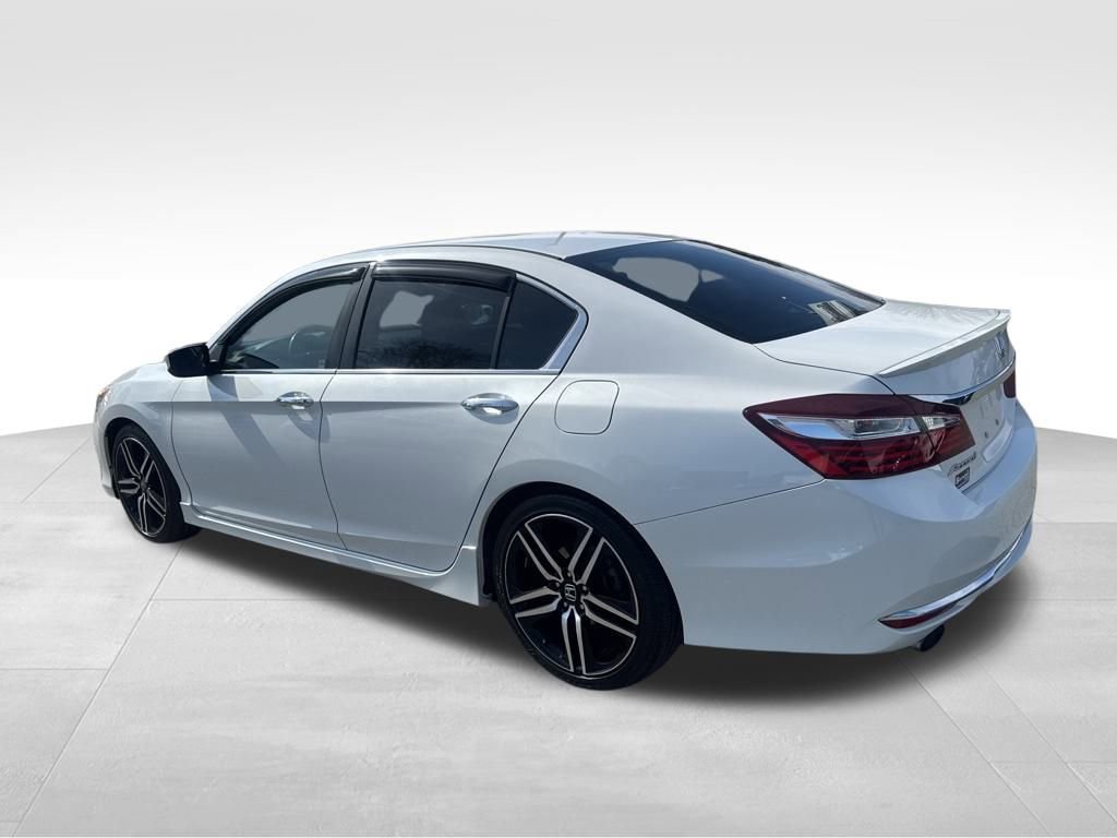 Used 2017 Honda Accord Sport image 3