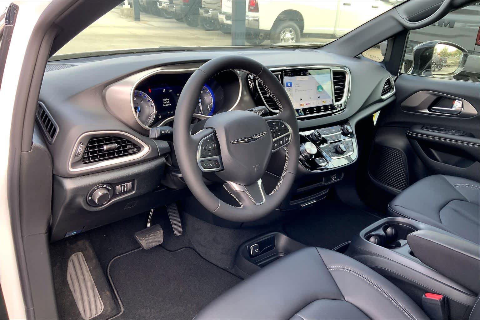 New 2026 Chrysler Voyager LX FWD image 6
