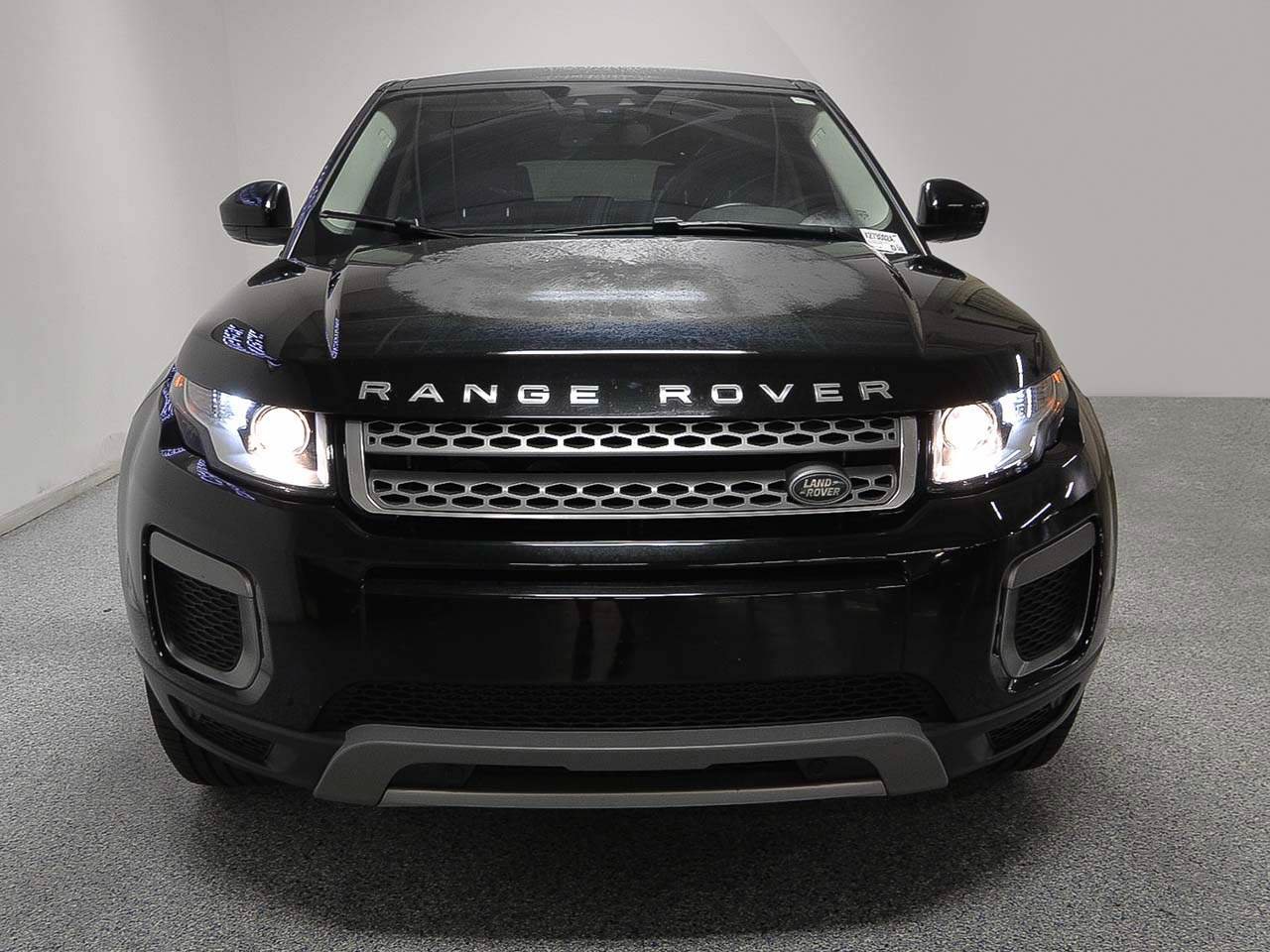 Used 2017 Land Rover Range Rover Evoque SE AWD/4WD image 2