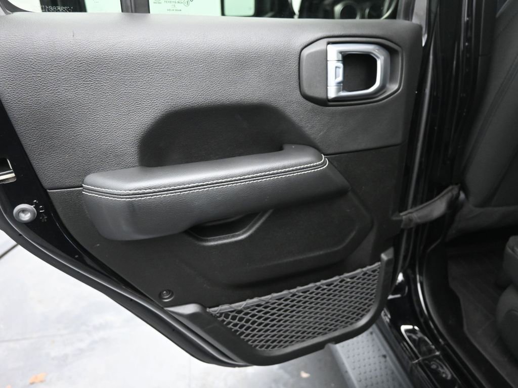 Used 2021 Jeep Wrangler Unlimited Sahara image 28