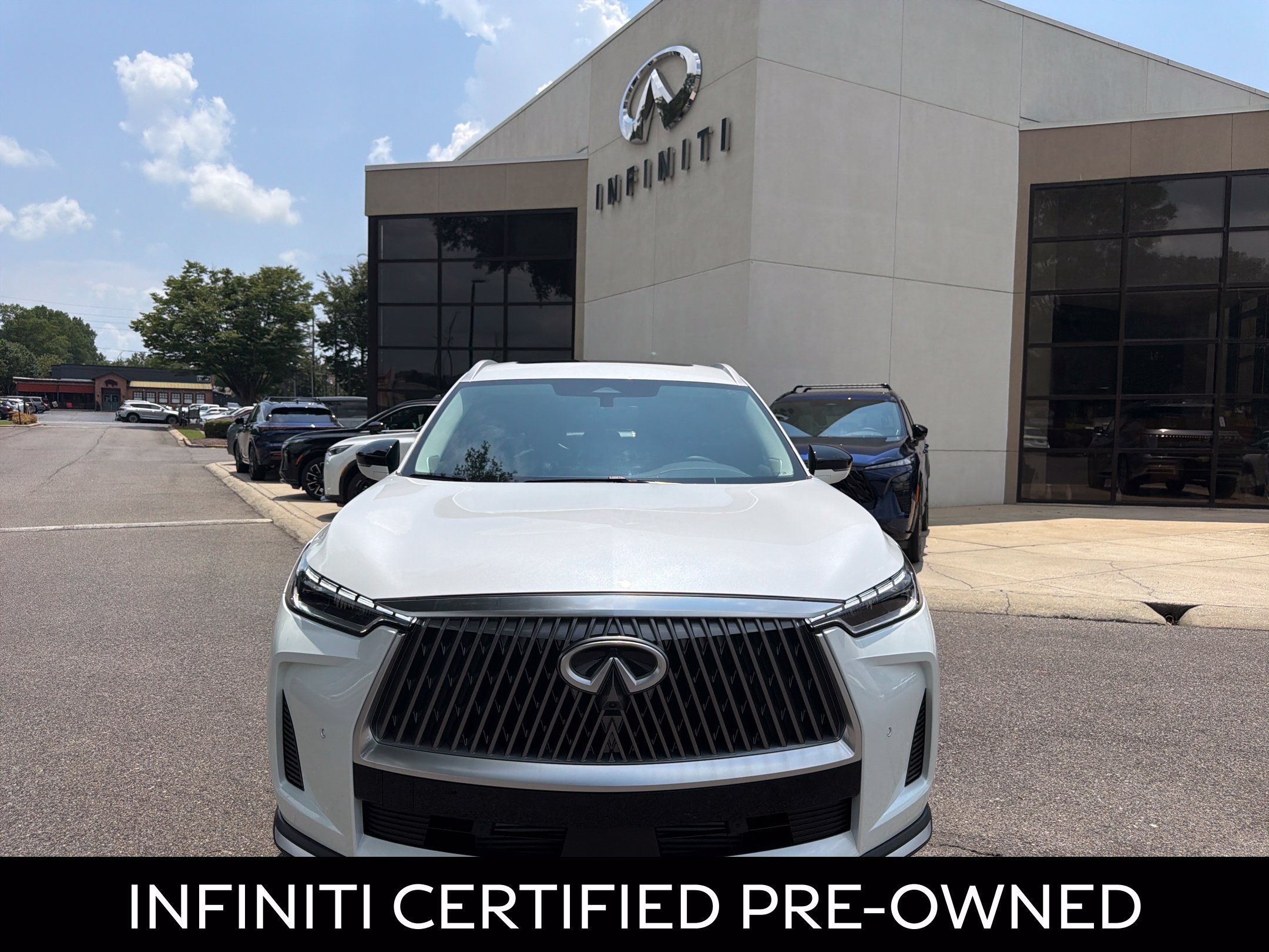 Certified 2026 INFINITI QX60 Luxe w/ Cargo Package FWD image 3