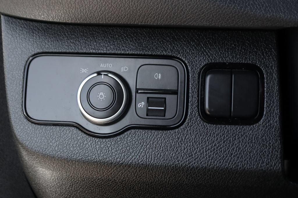 Used 2025 Mercedes-Benz Sprinter 2500 image 25