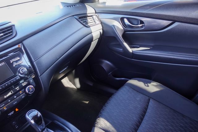 Used 2017 Nissan Rogue SV image 21