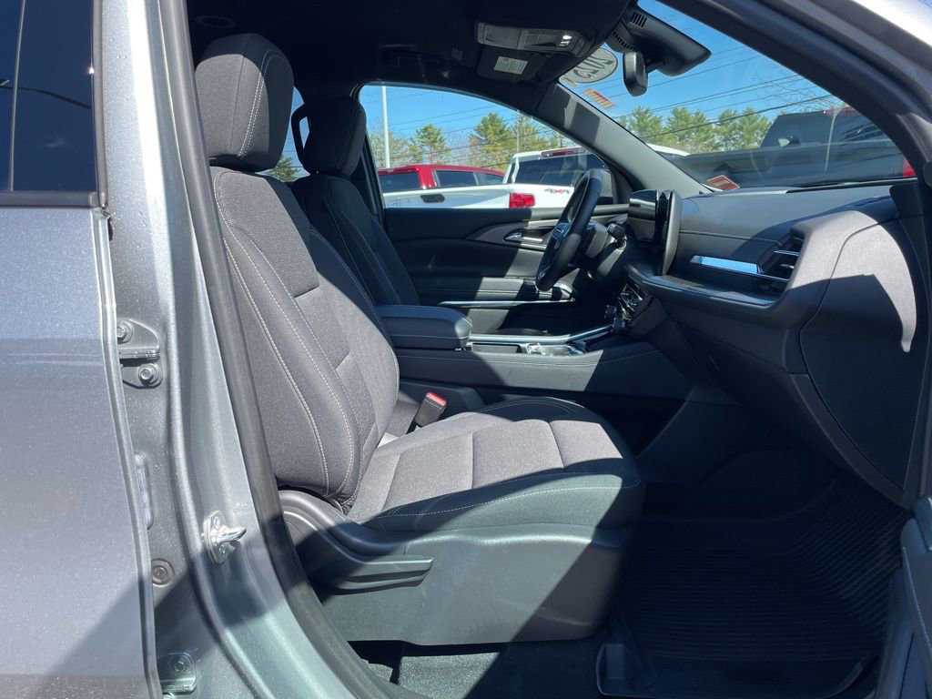 Used 2025 Chevrolet Traverse LT w/ LPO, Floor Liner Package FWD image 34