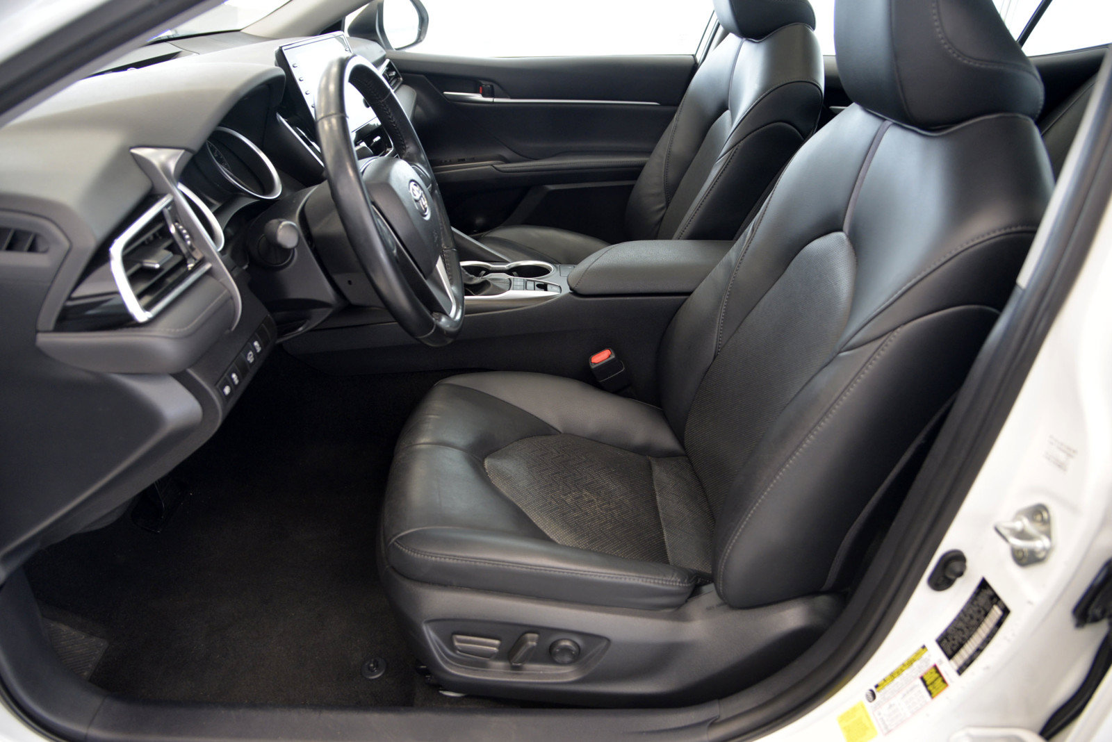 Used 2023 Toyota Camry XLE FWD image 10