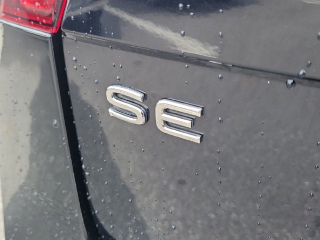 Certified 2022 Volkswagen Tiguan SE R-Line FWD image 6
