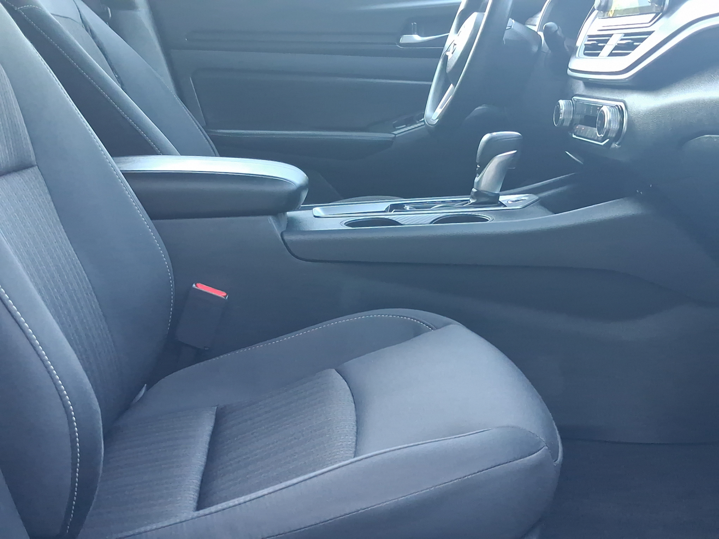 Used 2025 Nissan Altima 2.5 SV FWD image 28