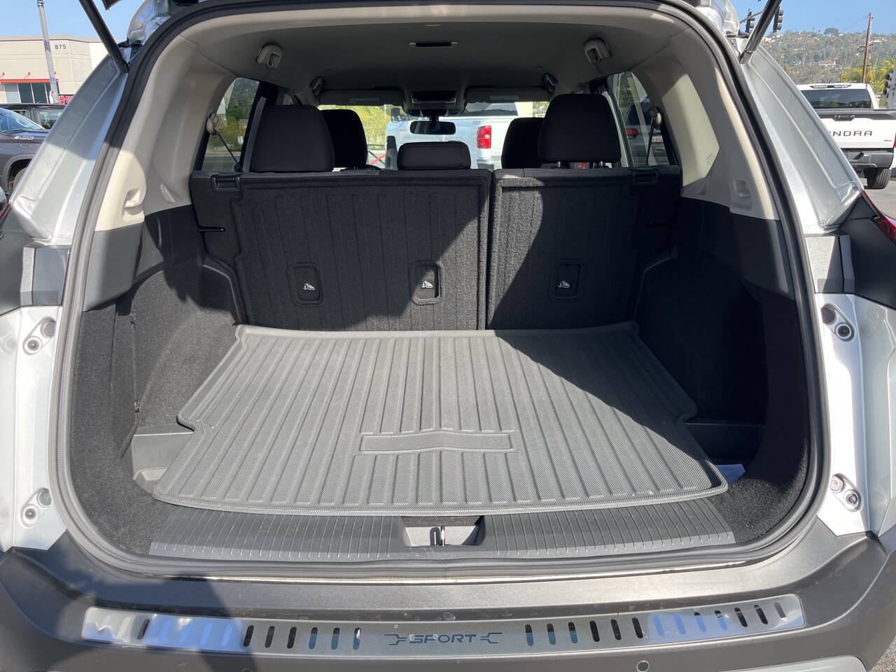 Used 2023 Nissan Rogue SV FWD image 8