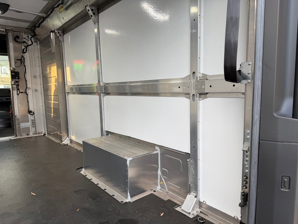 Used 2024 Chevrolet Brightdrop 600 w/ Battery Pack, Max Range image 18