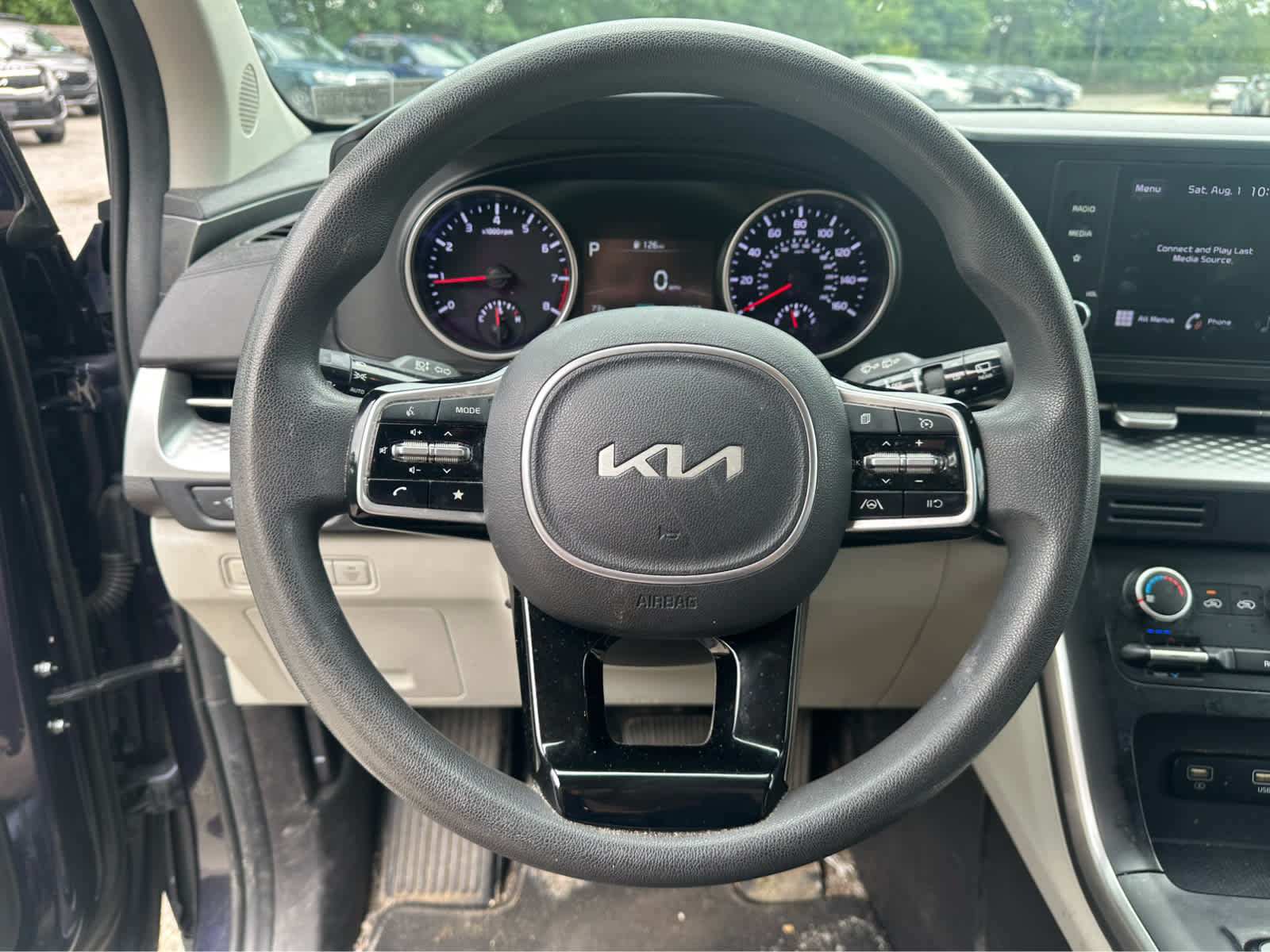 Used 2022 Kia Carnival LX FWD image 10