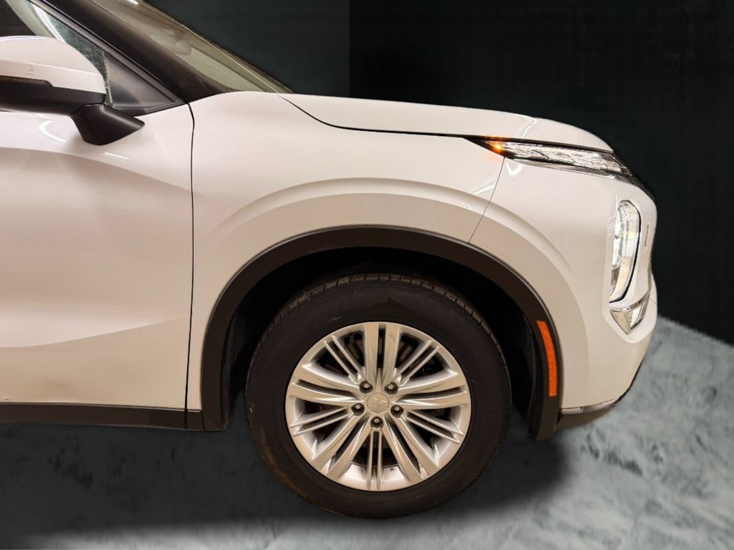 Used 2022 Mitsubishi Outlander ES AWD/4WD image 9