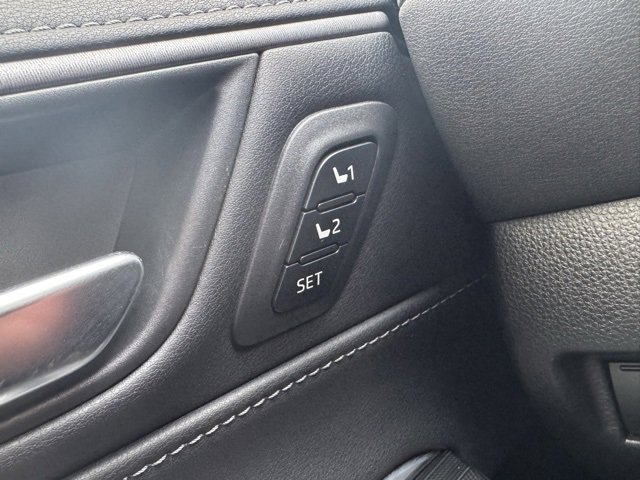 Certified 2022 Toyota Venza Limited image 38