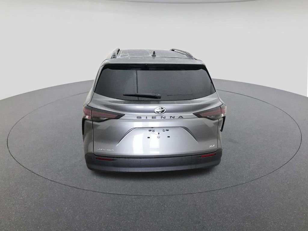 New 2026 Toyota Sienna XLE image 7