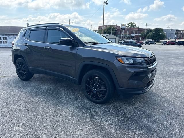 Used 2023 Jeep Compass Latitude w/ Sun and Sound Group AWD/4WD image 7