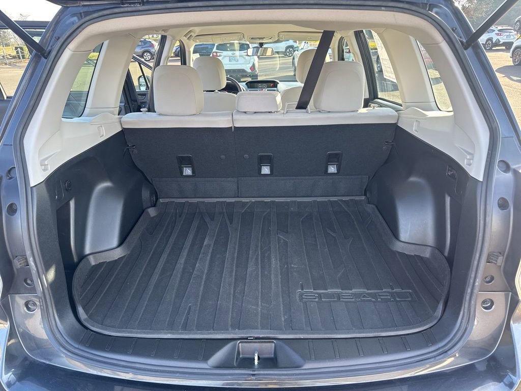 Used 2017 Subaru Forester 2.5i w/ Alloy Wheel Package image 12