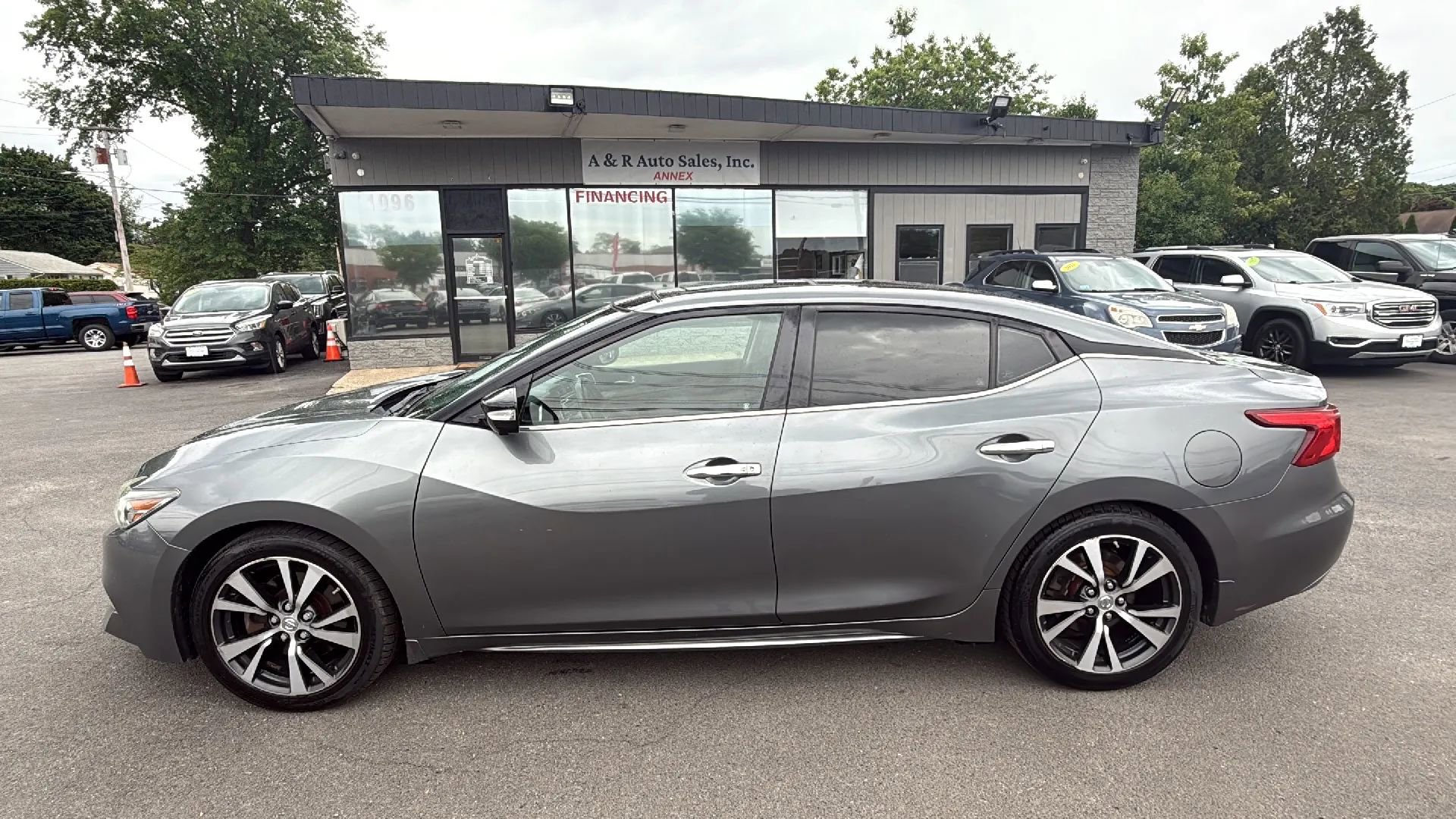 Used 2017 Nissan Maxima Platinum FWD image 4