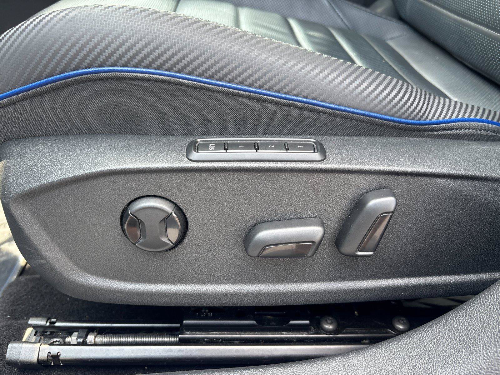 Used 2024 Volkswagen Golf R AWD/4WD image 16