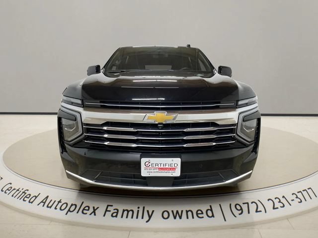 Used 2025 Chevrolet Suburban LT RWD image 8