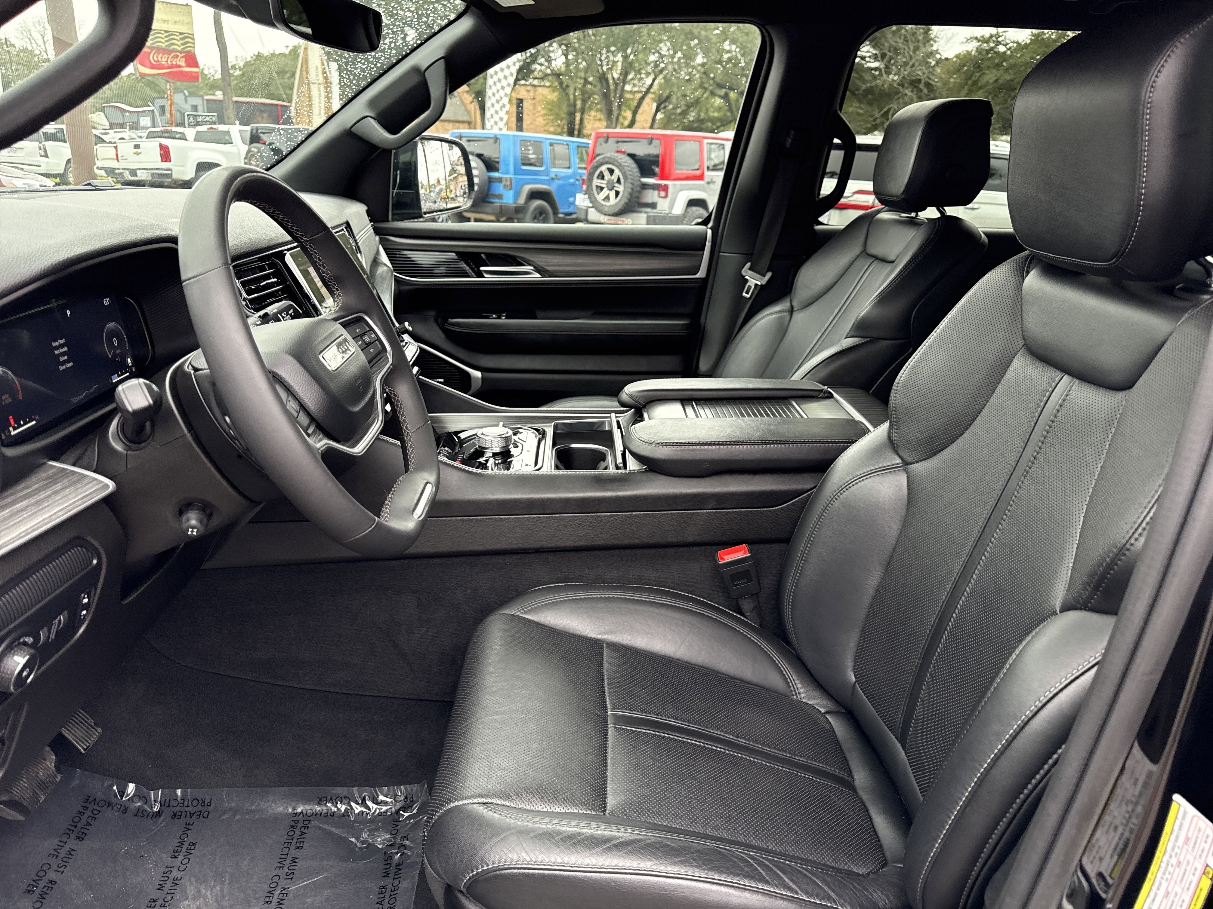 Used 2023 Jeep Wagoneer L Series III w/ Preferred Equipment Group image 9