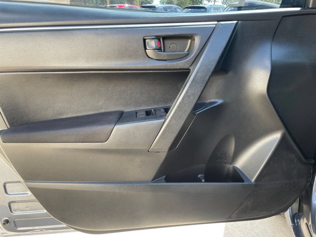 Used 2016 Toyota Corolla L FWD image 15