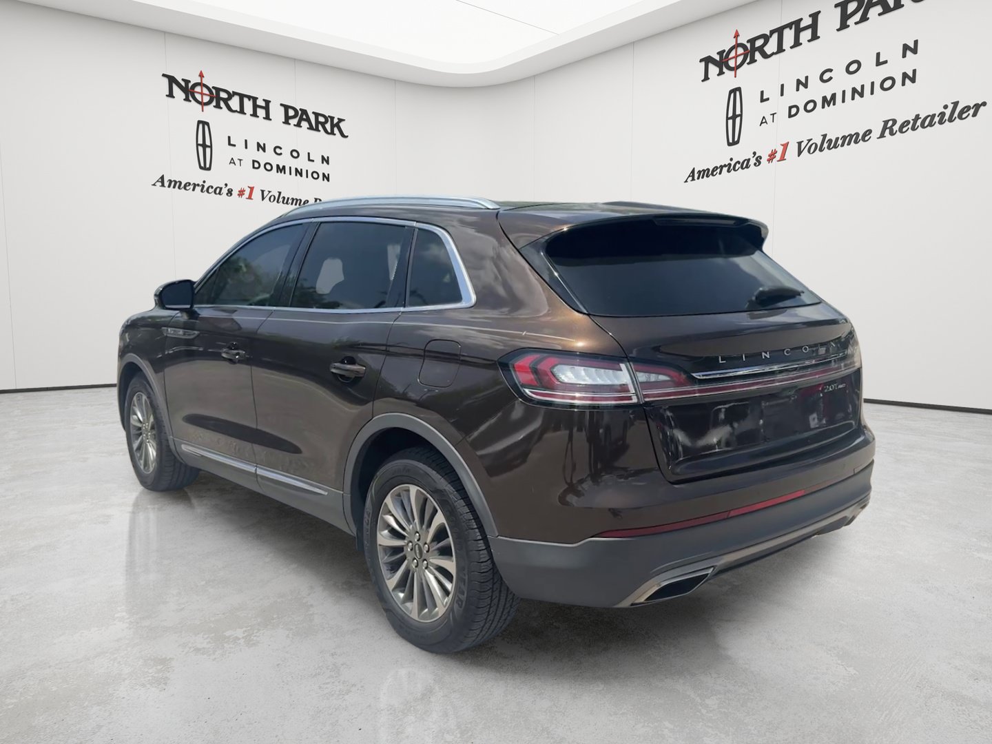 Used 2019 Lincoln Nautilus Select AWD/4WD image 3
