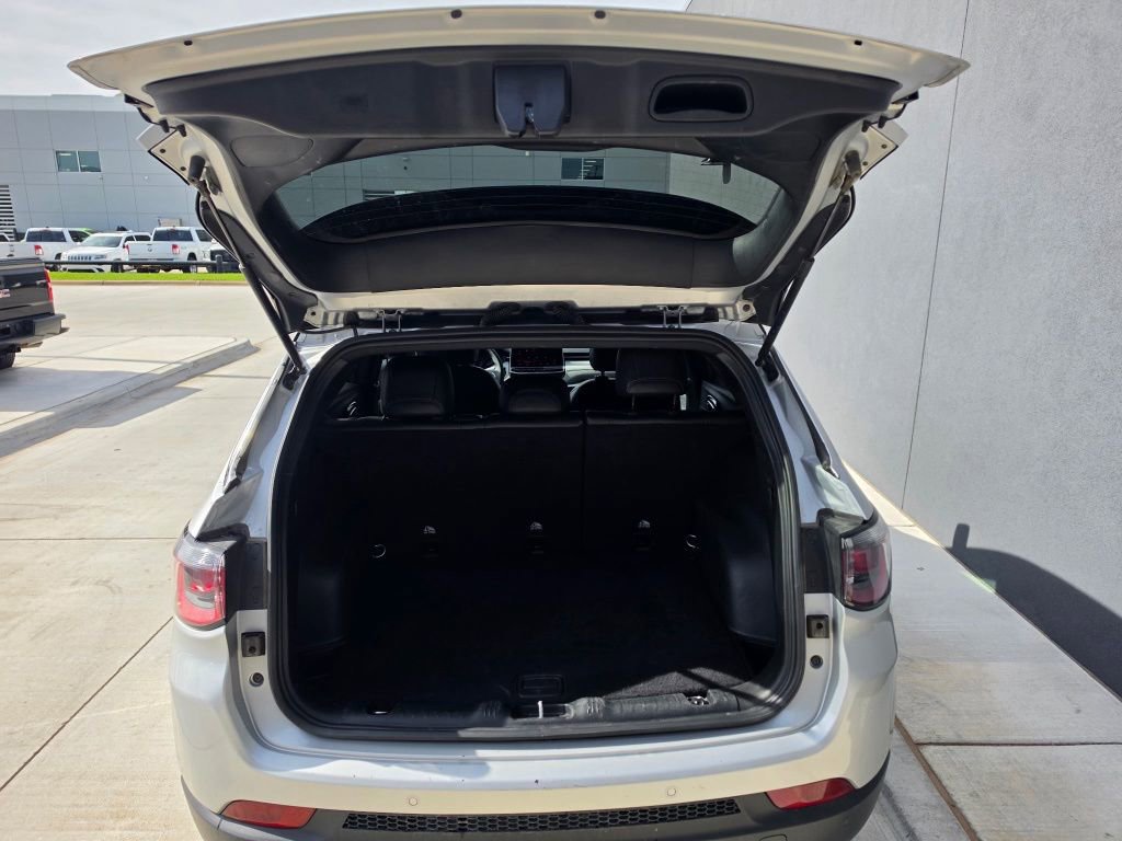 Used 2025 Jeep Compass Limited AWD/4WD image 16