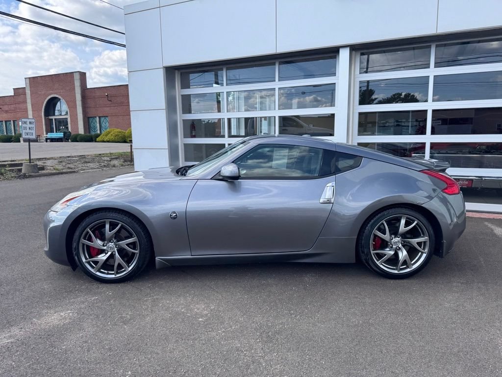 Used 2014 Nissan 370Z Touring w/ Sport Package RWD image 3