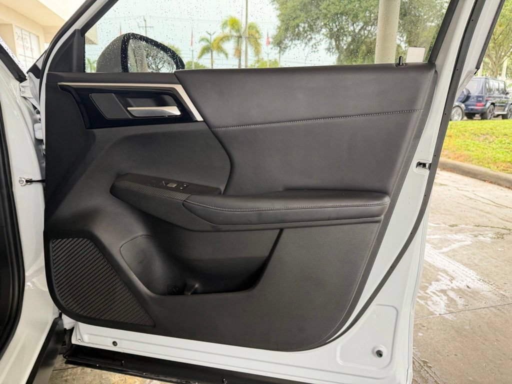 Used 2023 Mitsubishi Outlander 4WD Plug-In Hybrid image 26