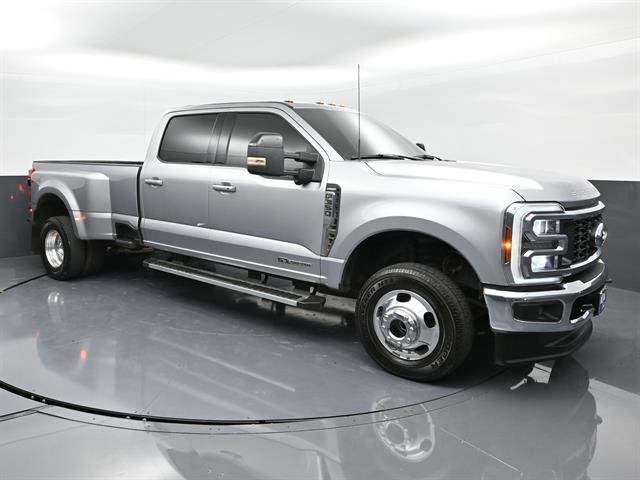 Used 2024 Ford F350 Lariat image 2