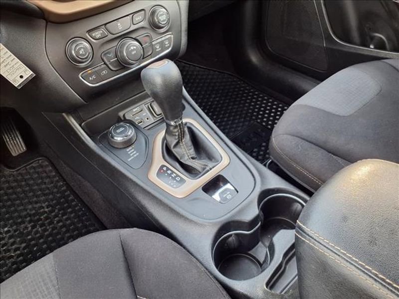 Used 2017 Jeep Cherokee Latitude w/ Safety/Convenience Group image 16