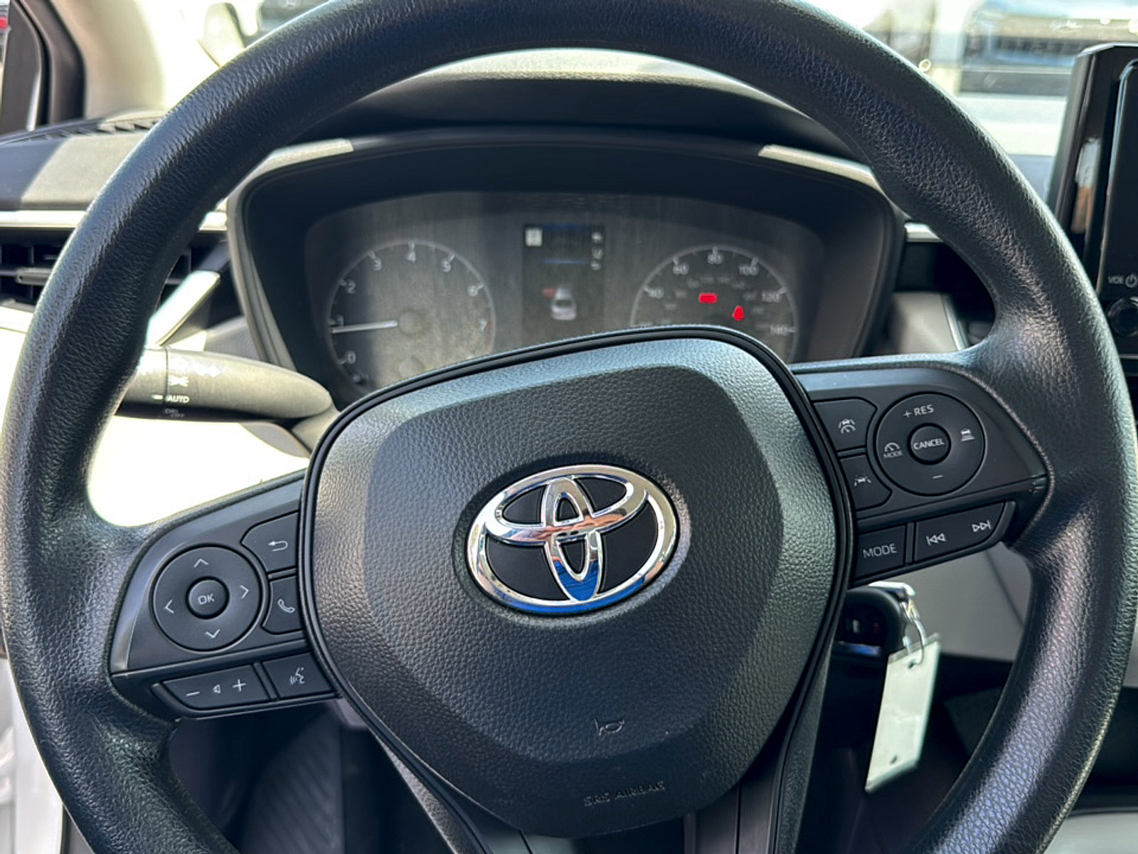 Used 2025 Toyota Corolla LE FWD image 13