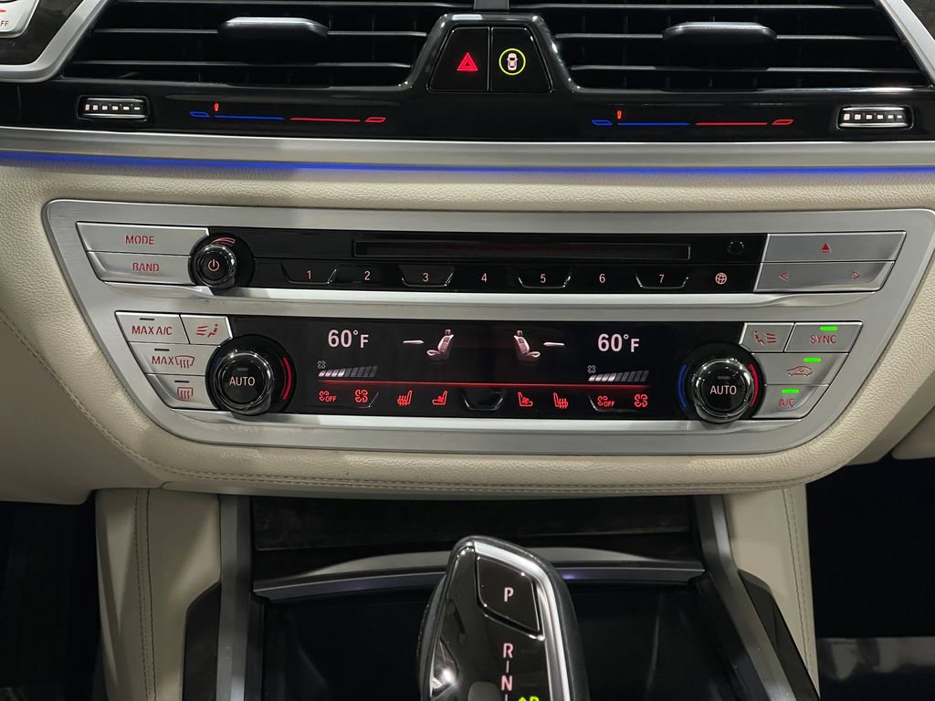 Used 2018 BMW 750i w/ Executive Package RWD image 26