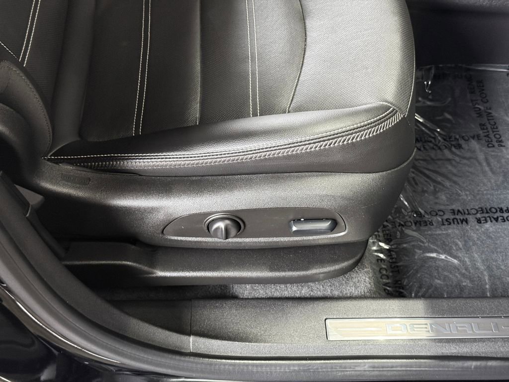 Used 2024 GMC Terrain Denali w/ Denali Premium Package image 25