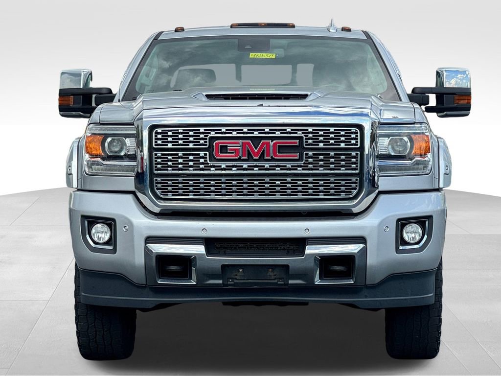 Used 2018 GMC Sierra 2500 Denali w/ Suspension Package, Off-Road AWD/4WD image 2