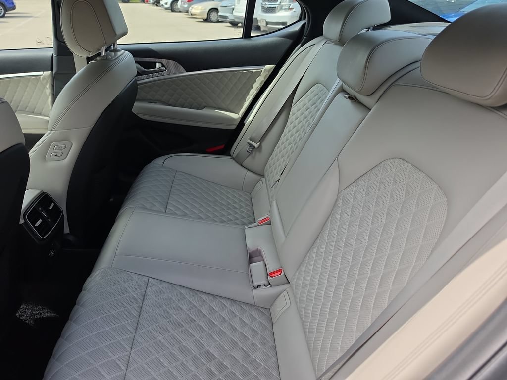 Used 2023 Genesis G70 3.3T w/ Sport Prestige Package RWD image 34
